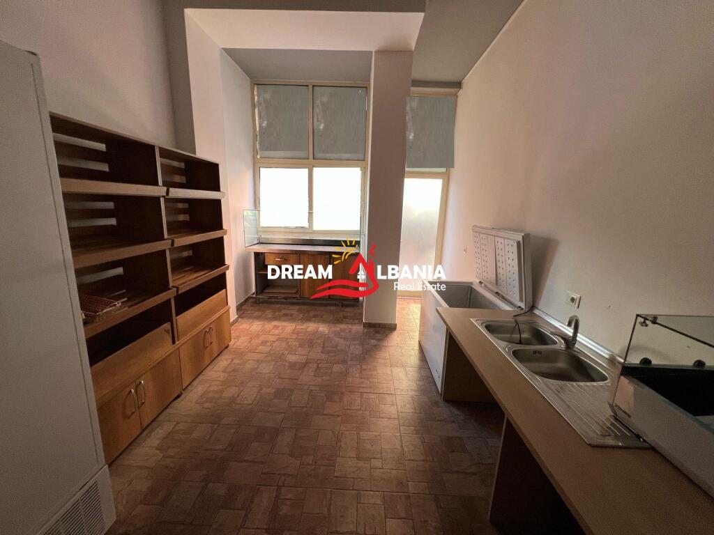 Pasticeri me qera ne Qender te Tiranes, prane Prokurorise ne Rrugen Mine Peza (ID 42711083)