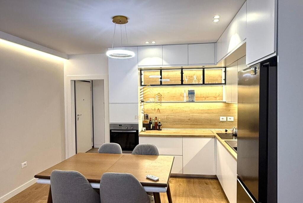 Qira, Apartament 2+1+2wc, Rruga e Elbasanit , 1000 Euro/Muaj-0692061134