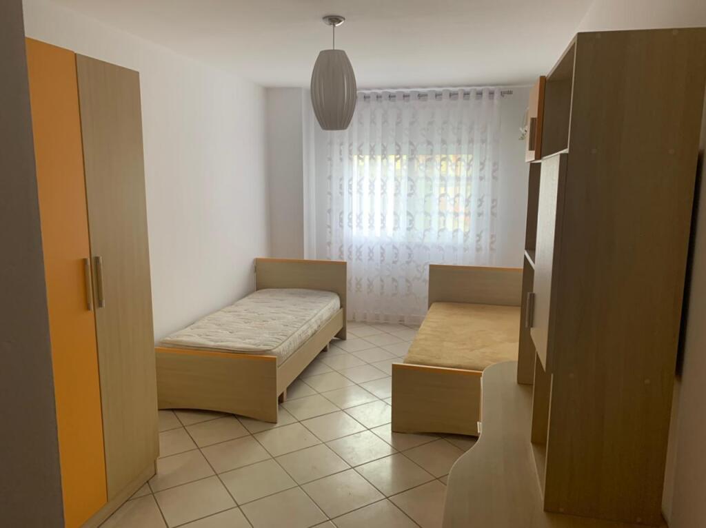 Apartament 2+1+2 për qira, KOMUNA E PARISIT