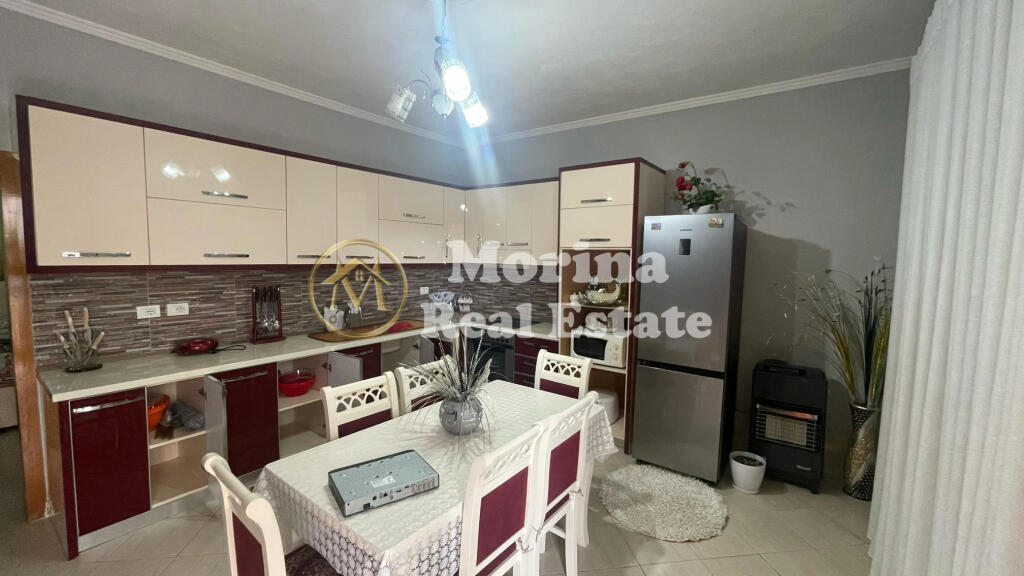 Private Entrance 2+1, Porcelain, 450 Euro 0693408599