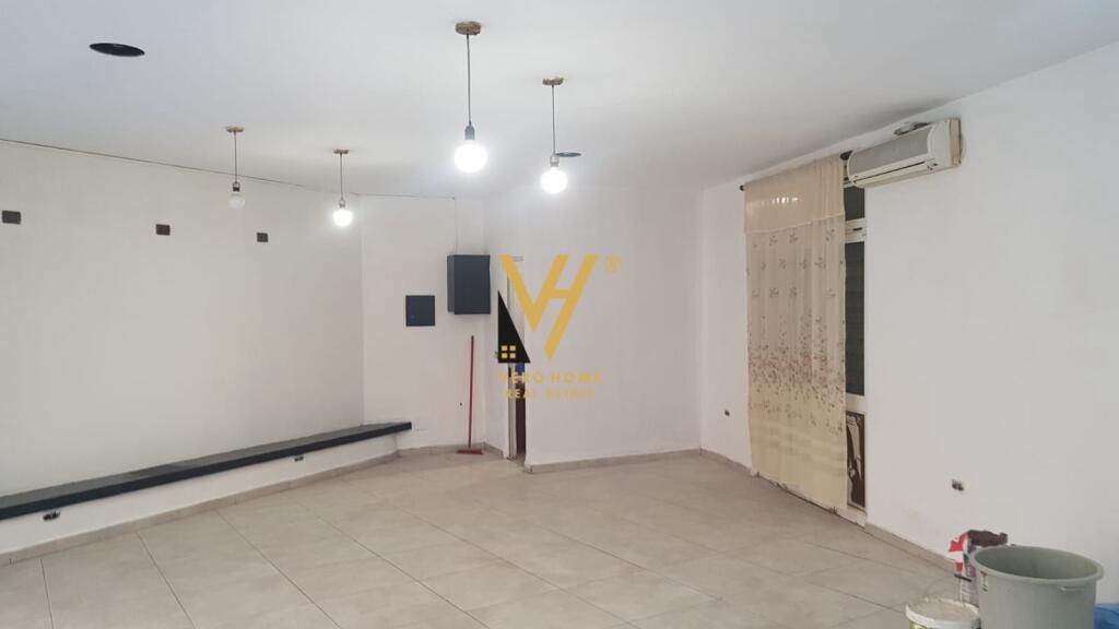 SHOP FOR RENT 60 M2 AT ZOGU I ZI
