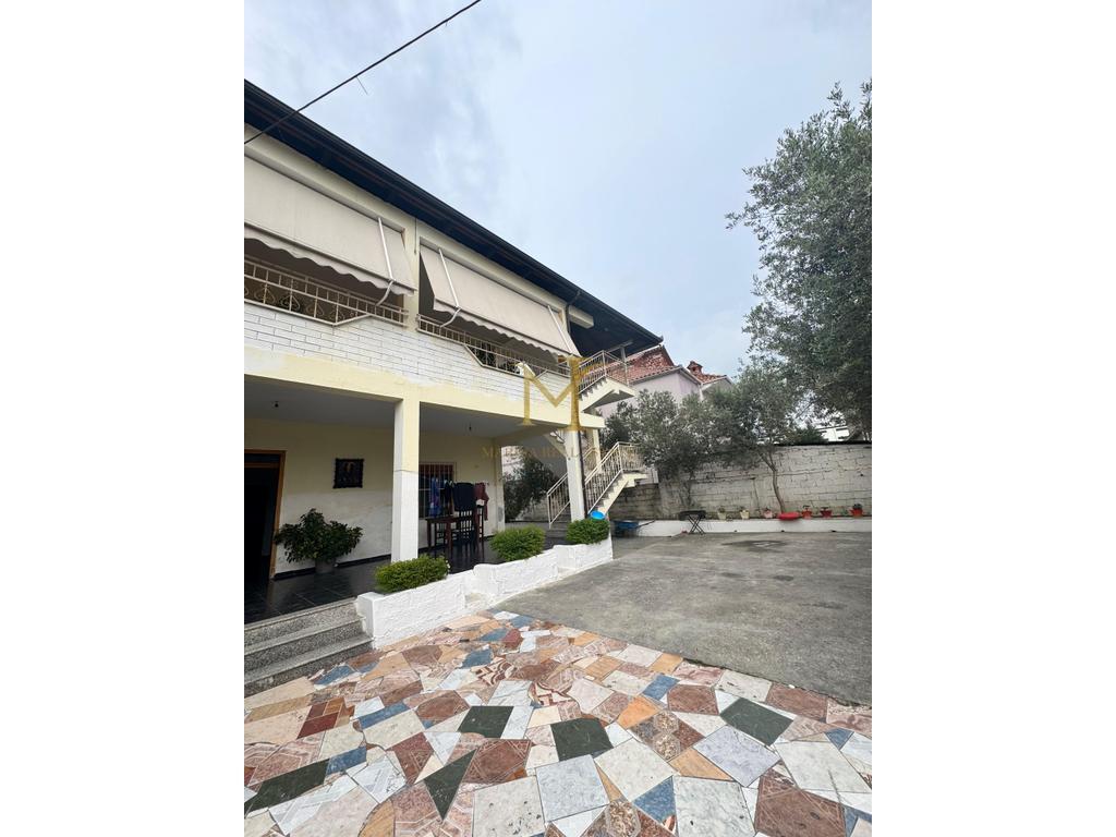 OCCASION!!!! A PRIVATE TWO-STOREY HOUSE + A LOCAL FOR SALE IN THE OLD DURSËS SWAMP!!