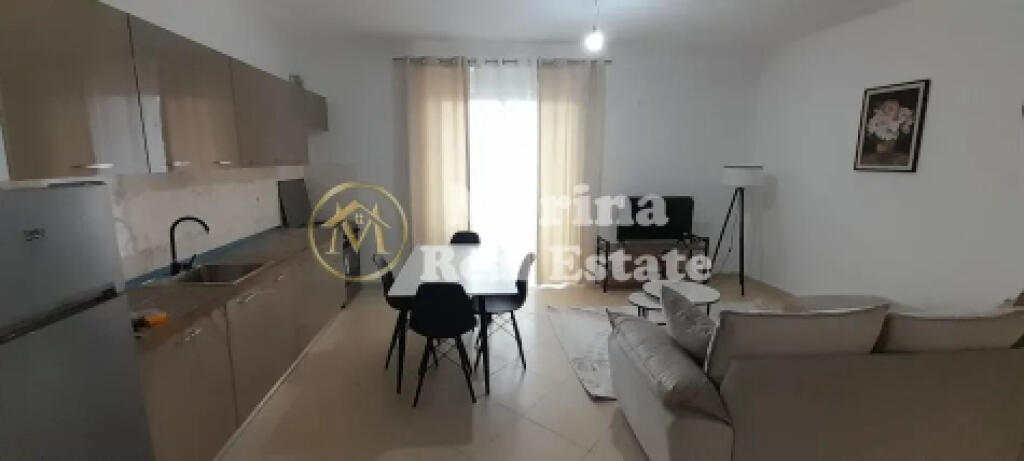 Affitto, Appartamento 2+1, Complesso Tom Doshi, 400 Euro/Mese. 0694050129