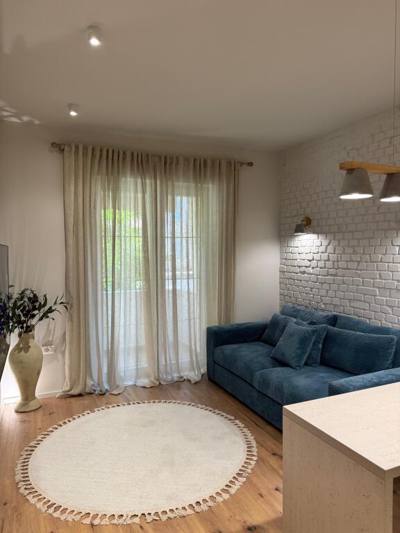 An apartment 2+1 is for rent on Myslym Shyri Street.