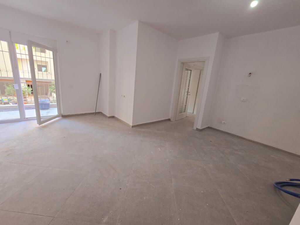 2+1 APARTMENT FOR SALE NEAR THE MARKET IN DURRES