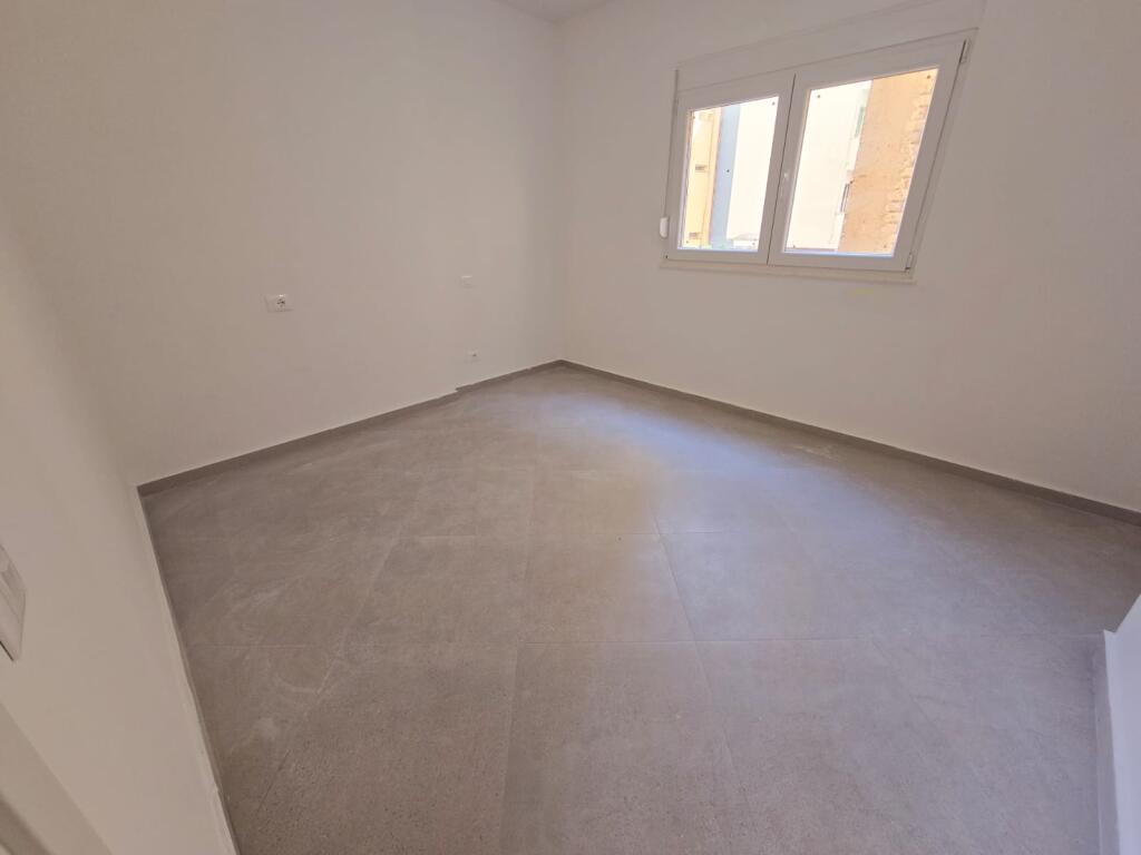 2+1 APARTMENT FOR SALE NEAR THE MARKET IN DURRES