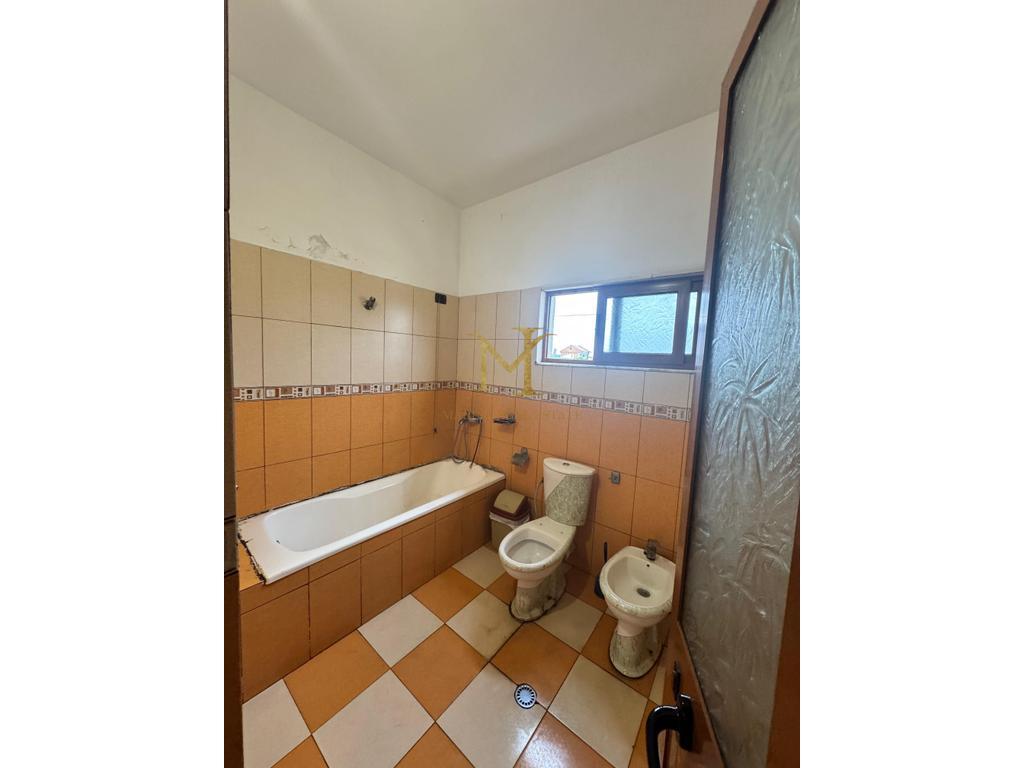 OCCASION!!!! A PRIVATE TWO-STOREY HOUSE + A LOCAL FOR SALE IN THE OLD DURSËS SWAMP!!
