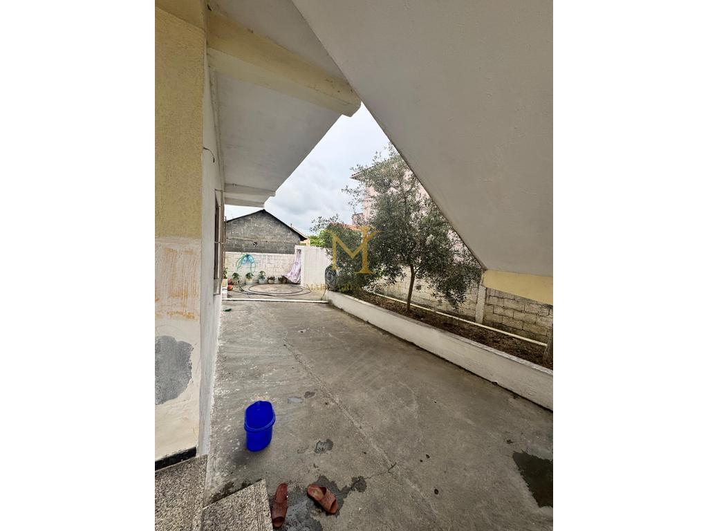 OCCASION!!!! A PRIVATE TWO-STOREY HOUSE + A LOCAL FOR SALE IN THE OLD DURSËS SWAMP!!