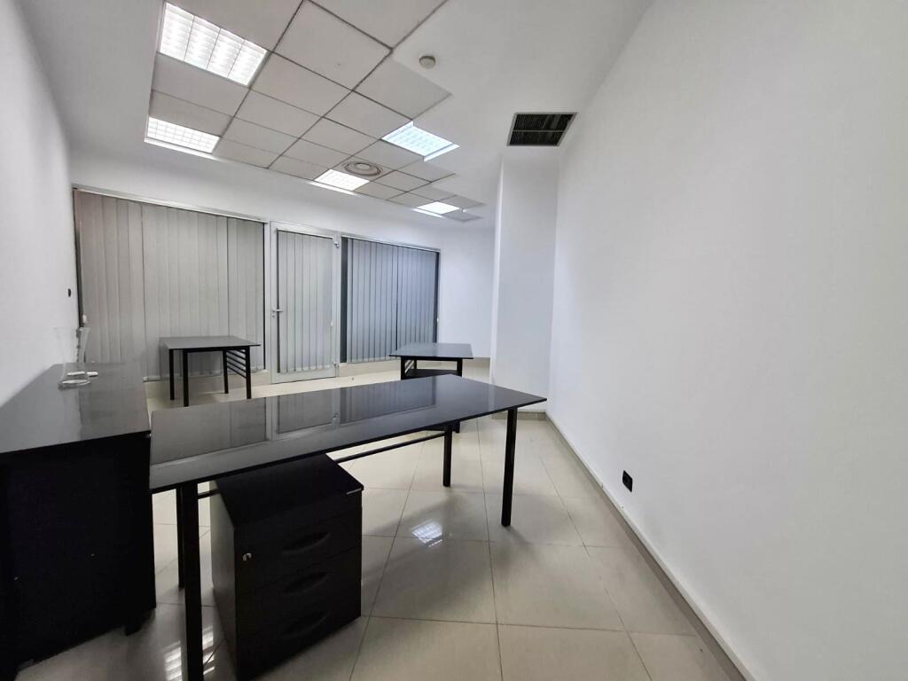Jepet me Qera: Zyre ( Sp.35m²) || 📍Twin Towers - (Bulevardi Deshmoret e Kombit) || Kt.2 - Vendodhje Fantastike