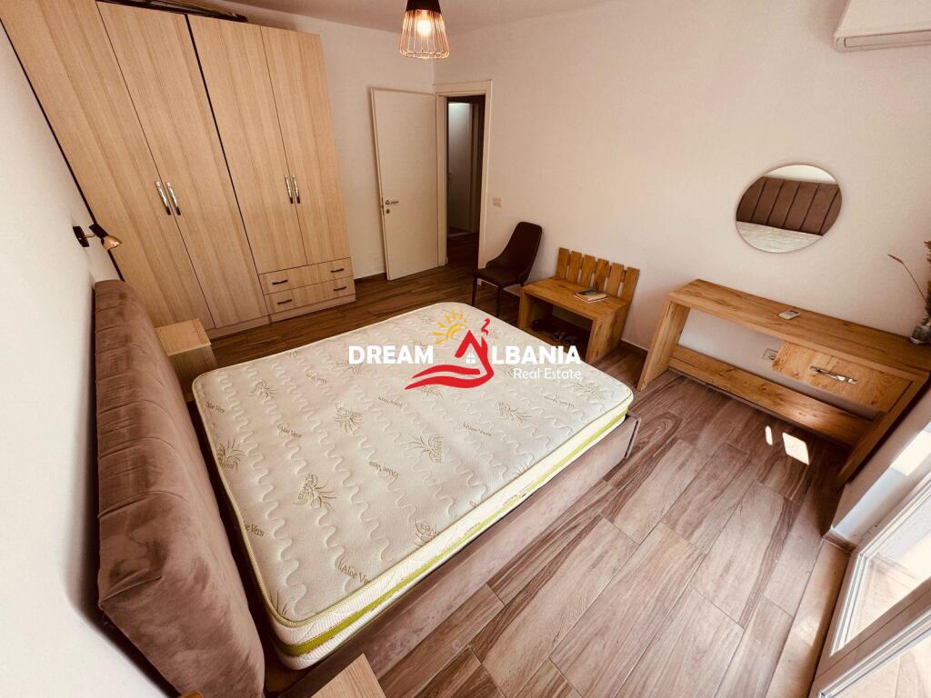 Ambient Zyre (Ap 2+1) me qera ne Qender, prane Kafe Flores, buze rruge (ID 42611302)