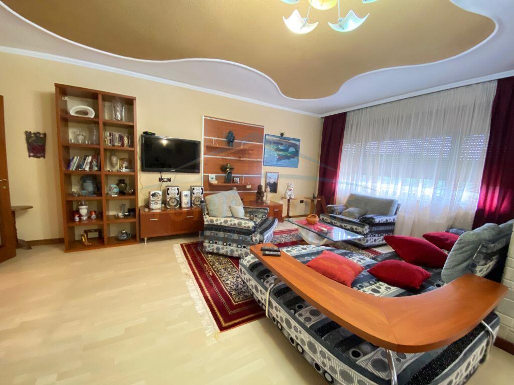 Qera, Apartament 2+1+Post parkimi, Rruga e Elbasanit