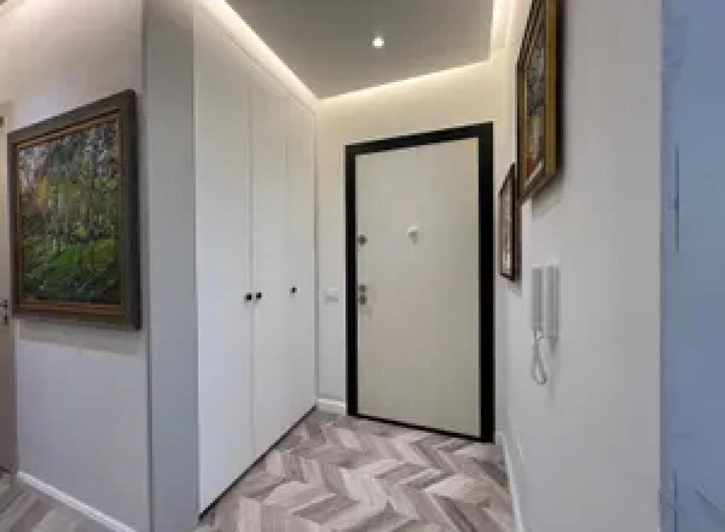 VENDESI APPARTAMENTO 3+1+2+DEPOSITO+4 BALCONI IN VIA 5 MAGGIO