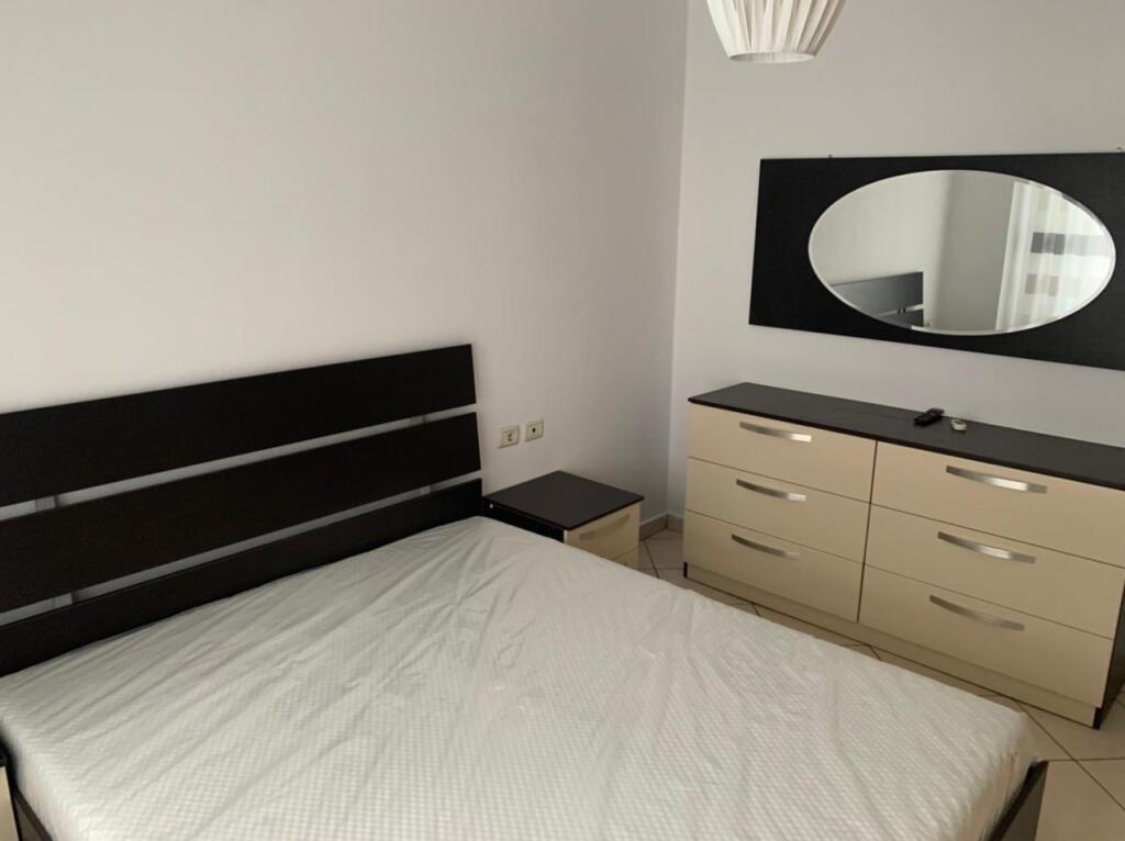 Apartament 2+1+2 për qira, KOMUNA E PARISIT