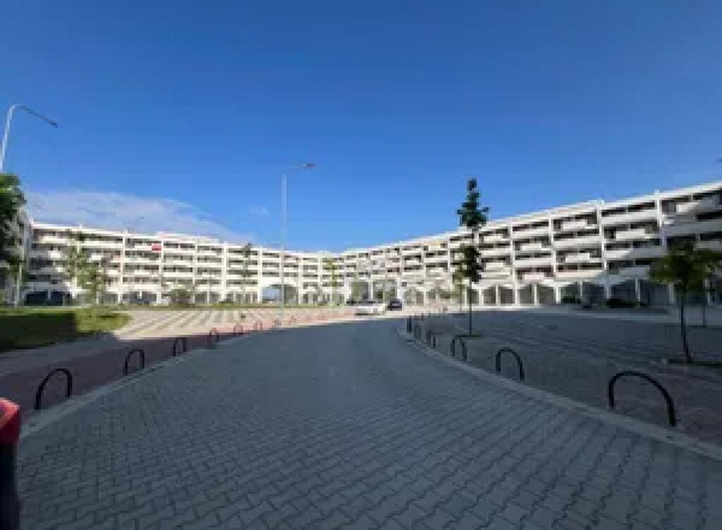 VENDESI APPARTAMENTO 3+1+2+DEPOSITO+4 BALCONI IN VIA 5 MAGGIO