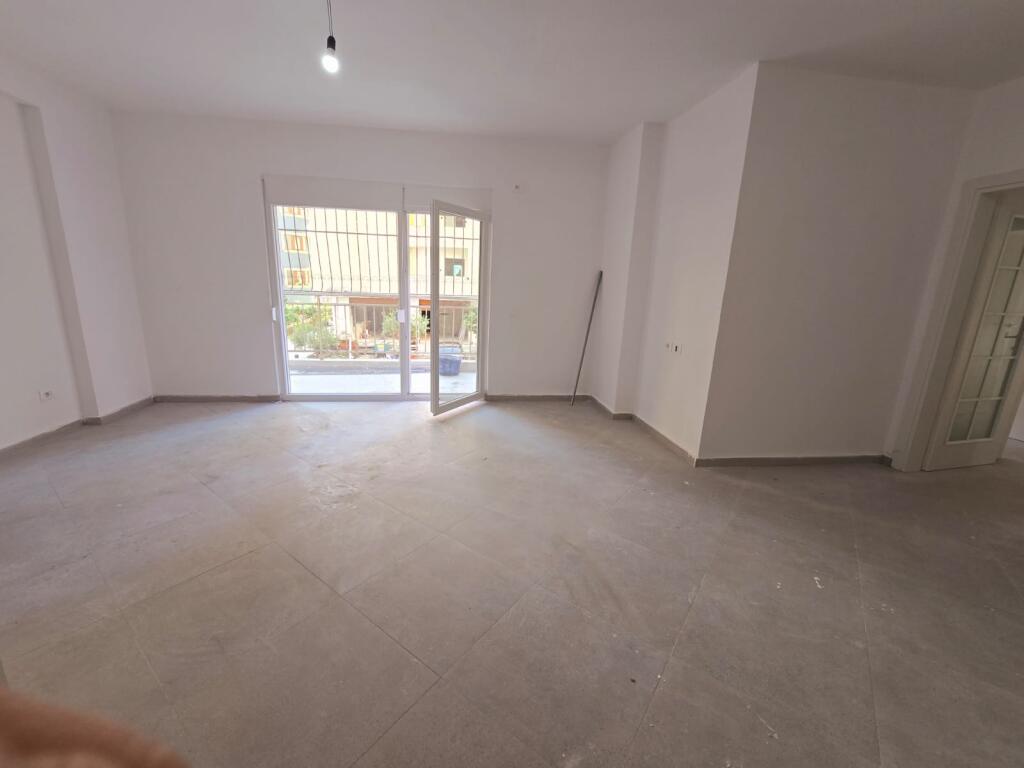 2+1 APARTMENT FOR SALE NEAR THE MARKET IN DURRES