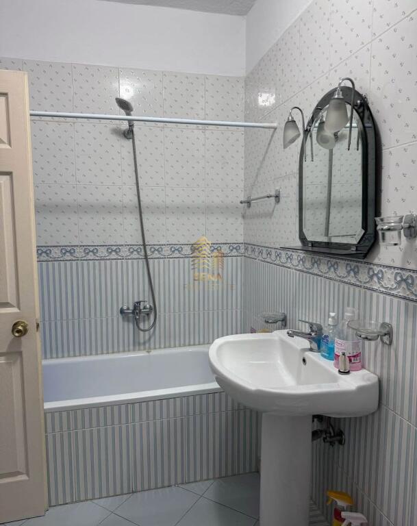 Qira, Apartament 2+1+BlkRr e Kosovareve, 700 Euro/muaj-0692096050