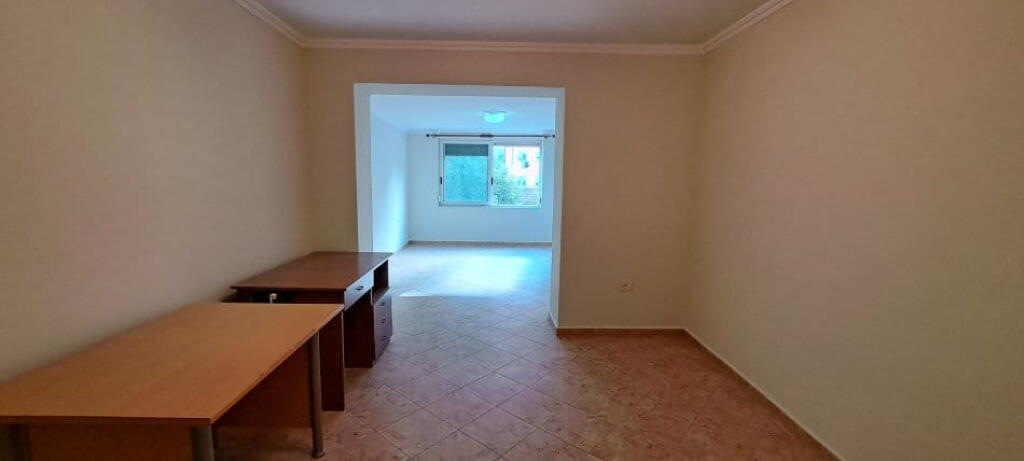 Ufficio in affitto a Bllok (ID BZ2609) Tirana