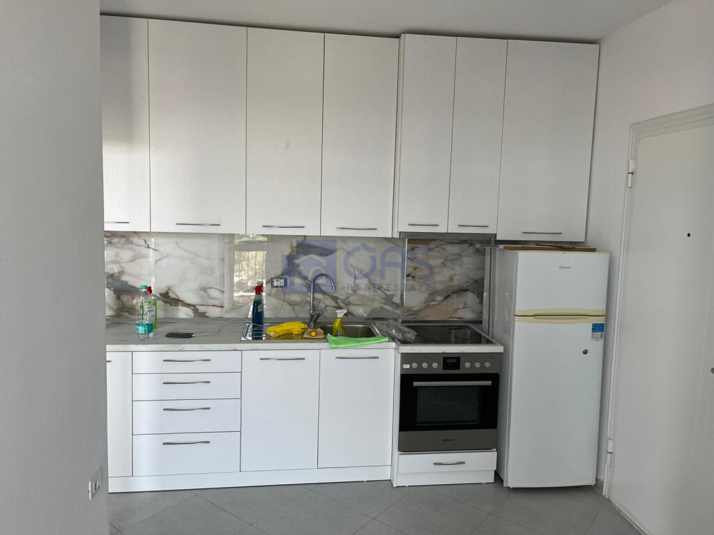 A 1+1 apartment is for rent on Dibra Street for 420 euros.