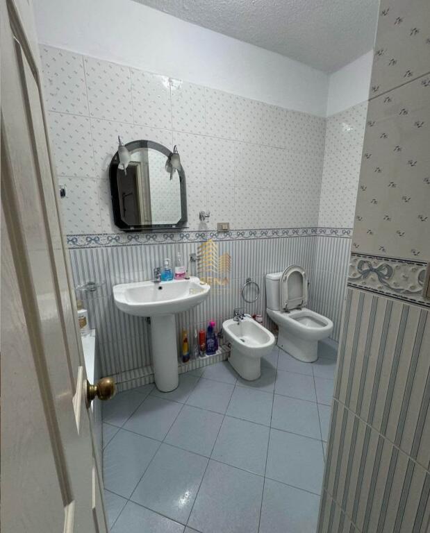 Qira, Apartament 2+1+BlkRr e Kosovareve, 700 Euro/muaj-0692096050