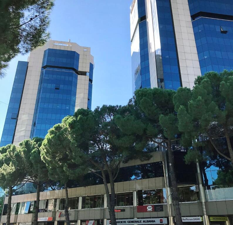 Jepet me Qera: Zyre ( Sp.35m²) || 📍Twin Towers - (Bulevardi Deshmoret e Kombit) || Kt.2 - Vendodhje Fantastike