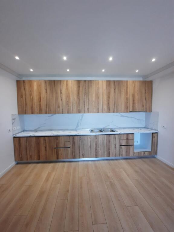 Jepet me qira apartament 2+1+2 Bosh ASTIR TE EGLO 550€