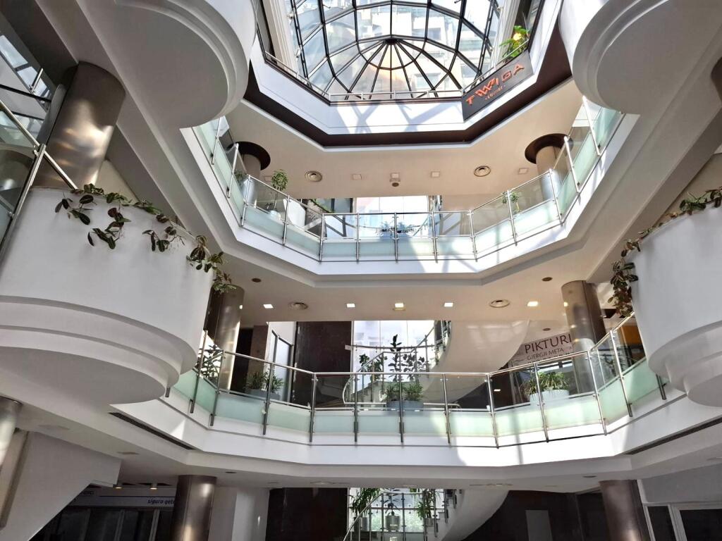 Jepet me Qera: Zyre ( Sp.35m²) || 📍Twin Towers - (Bulevardi Deshmoret e Kombit) || Kt.2 - Vendodhje Fantastike