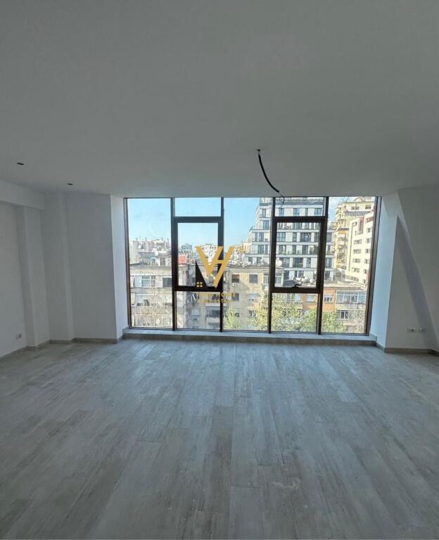 OFFICE FOR RENT 156 M2 ON KAVAJA STREET 2,500 EURO
