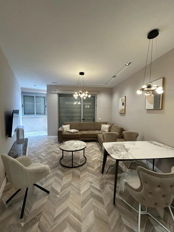 Apartament 2+1 me qira tek 9 katshet