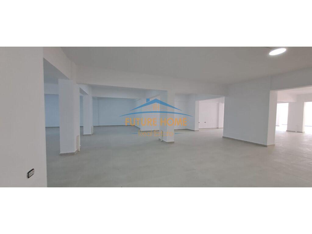 Rent, Commercial Space Dritan Hoxha Street, Laprake