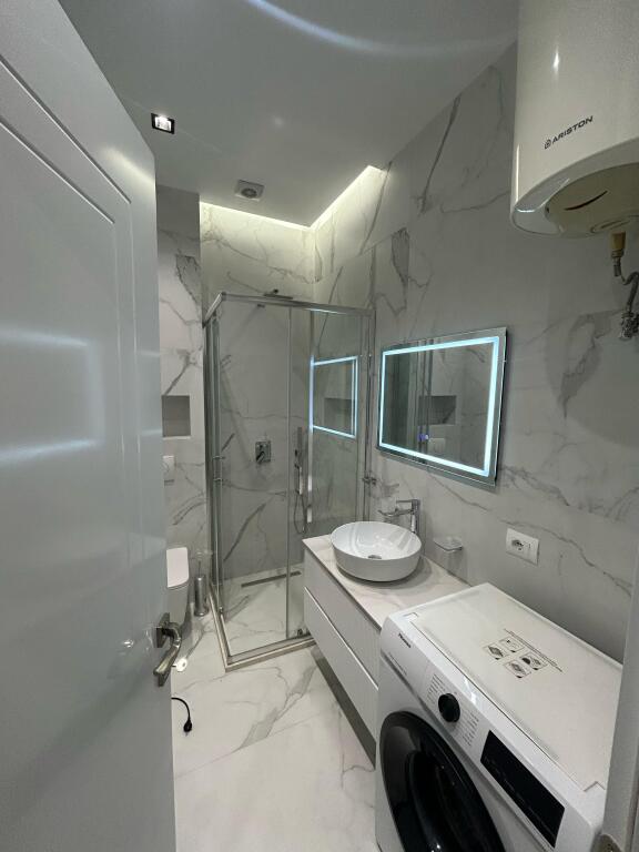 Apartament 2+1 me qira tek 9 katshet
