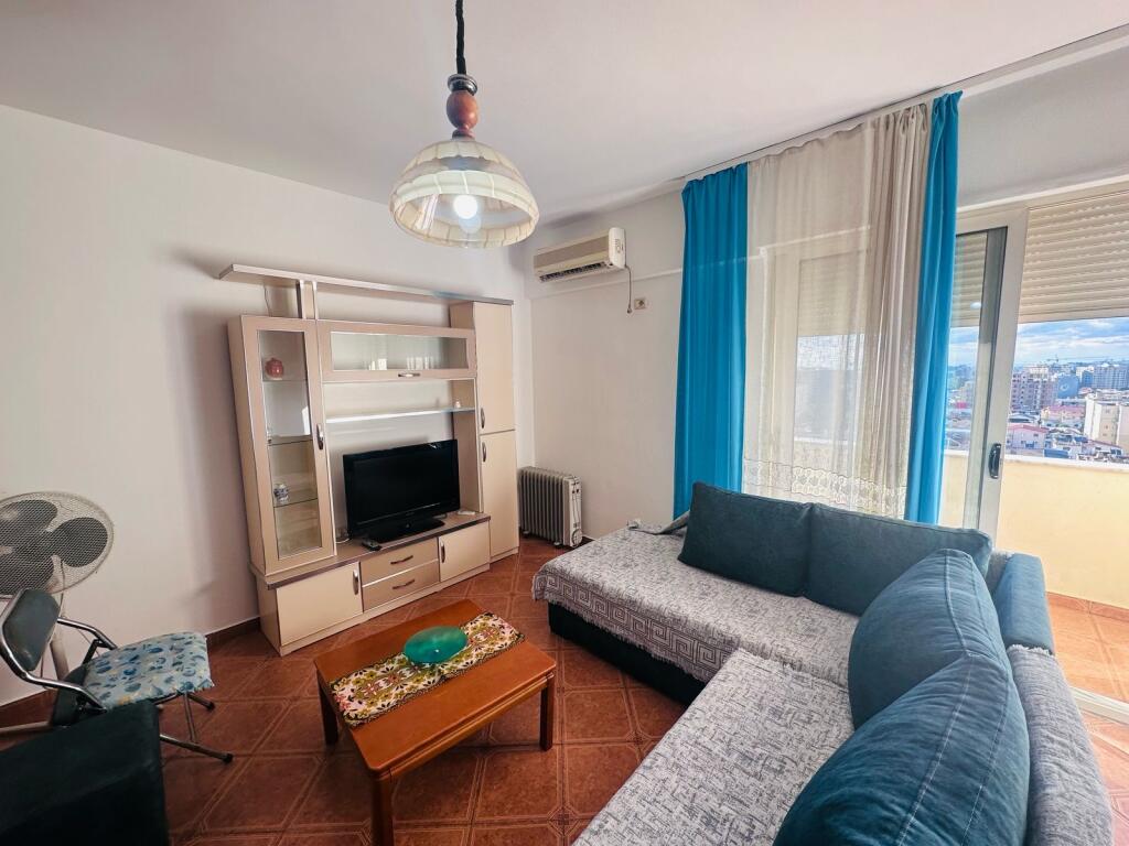 Affittasi appartamento 2+1+1 con balcone