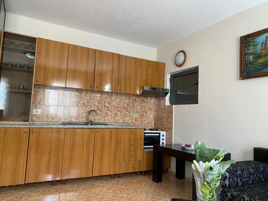 GARSONIERE ME QERA 60 M2 KOMUNA E PARISIT 400 EURO