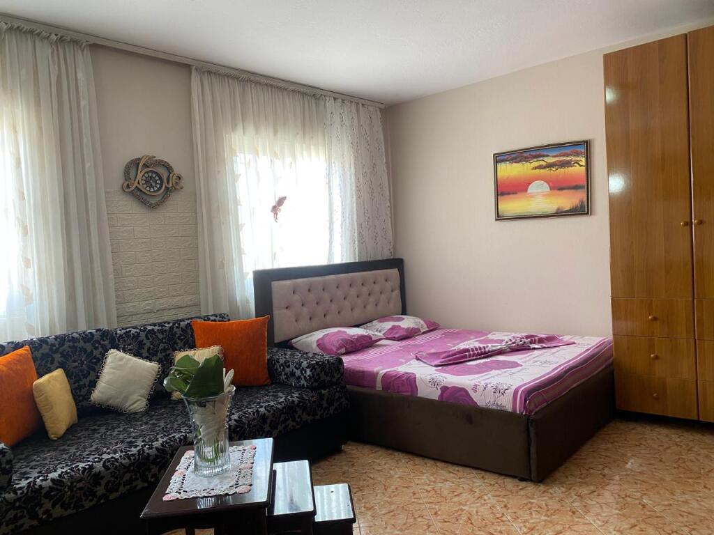 GARSONIERE ME QERA 60 M2 KOMUNA E PARISIT 400 EURO