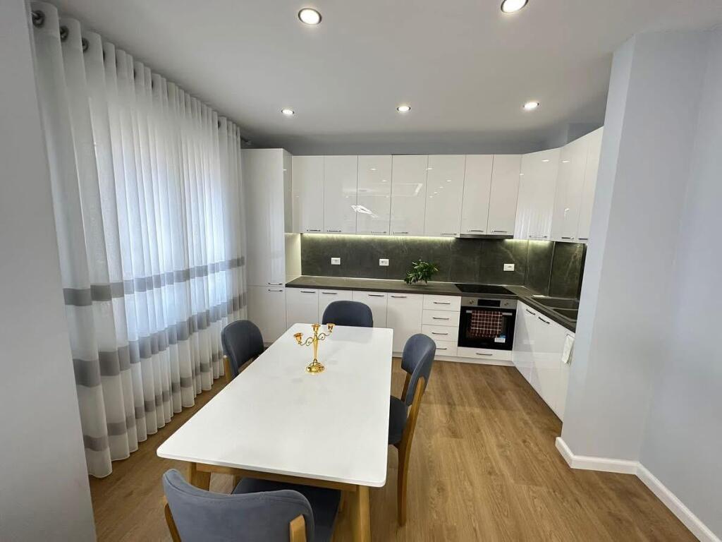 2+1 apartment for rent in Zogu i Zi.