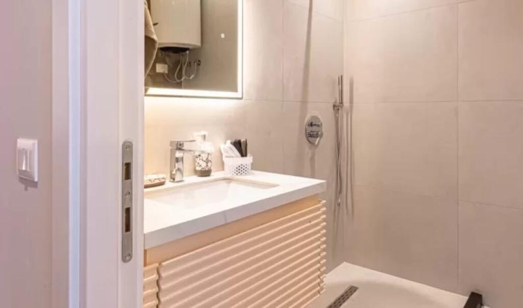 A great 1+1 apartment for rent near Dinamo Stadium.