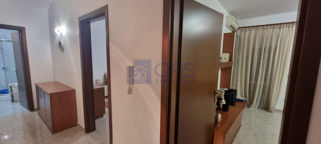 A 1+1 apartment is for rent at Pazari i Ri for 700 euros.