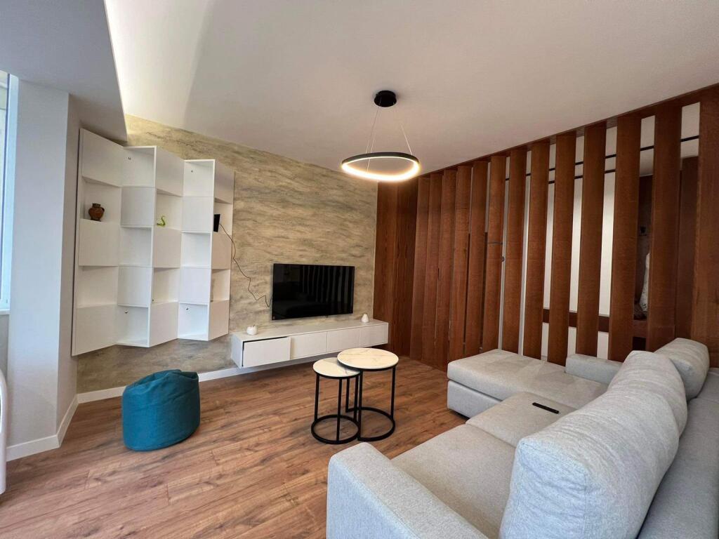 Jepet me qera apartament Luksoz 2+1+2 afer Kristal