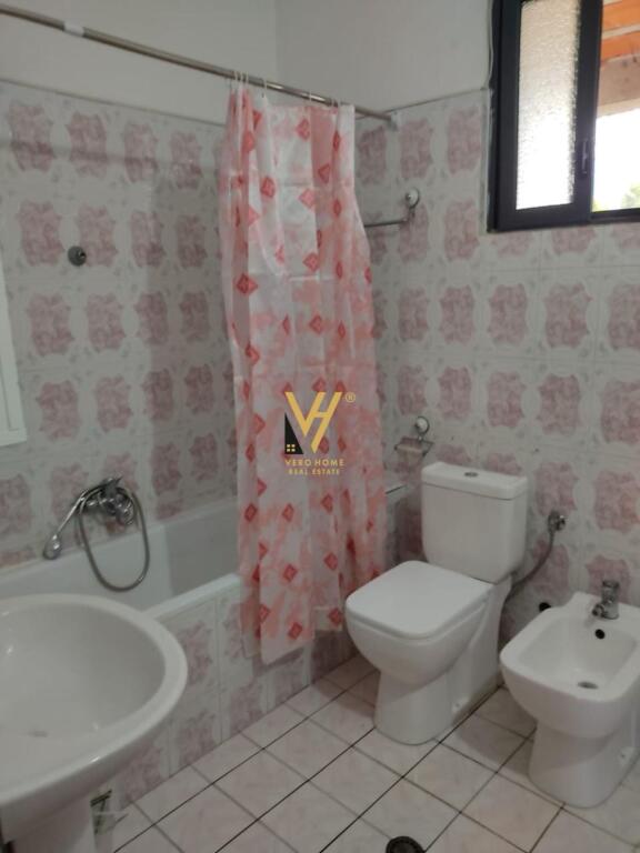 AFFITTASI INGRESSO 2+1+ GIARDINO IN ALI DEMI 38.000 LEK