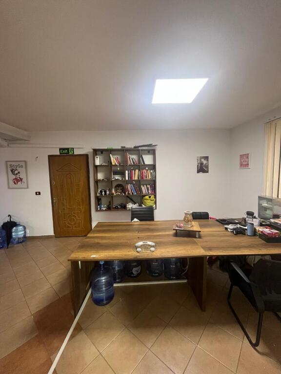Zyrë me qira – Rruga Babe Rexha, pranë ish-parkut