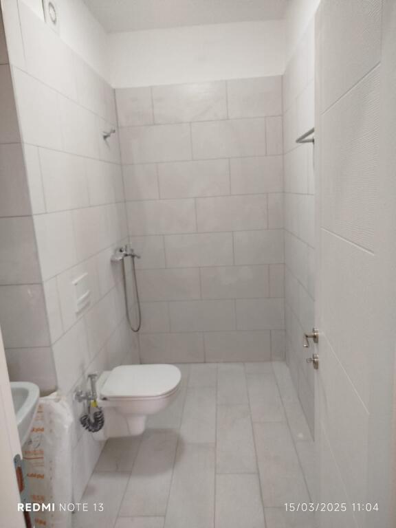 Apartment 2+1+2 for rent at the end of Blv Ri, Dine Hoxha street, for residential or office use.