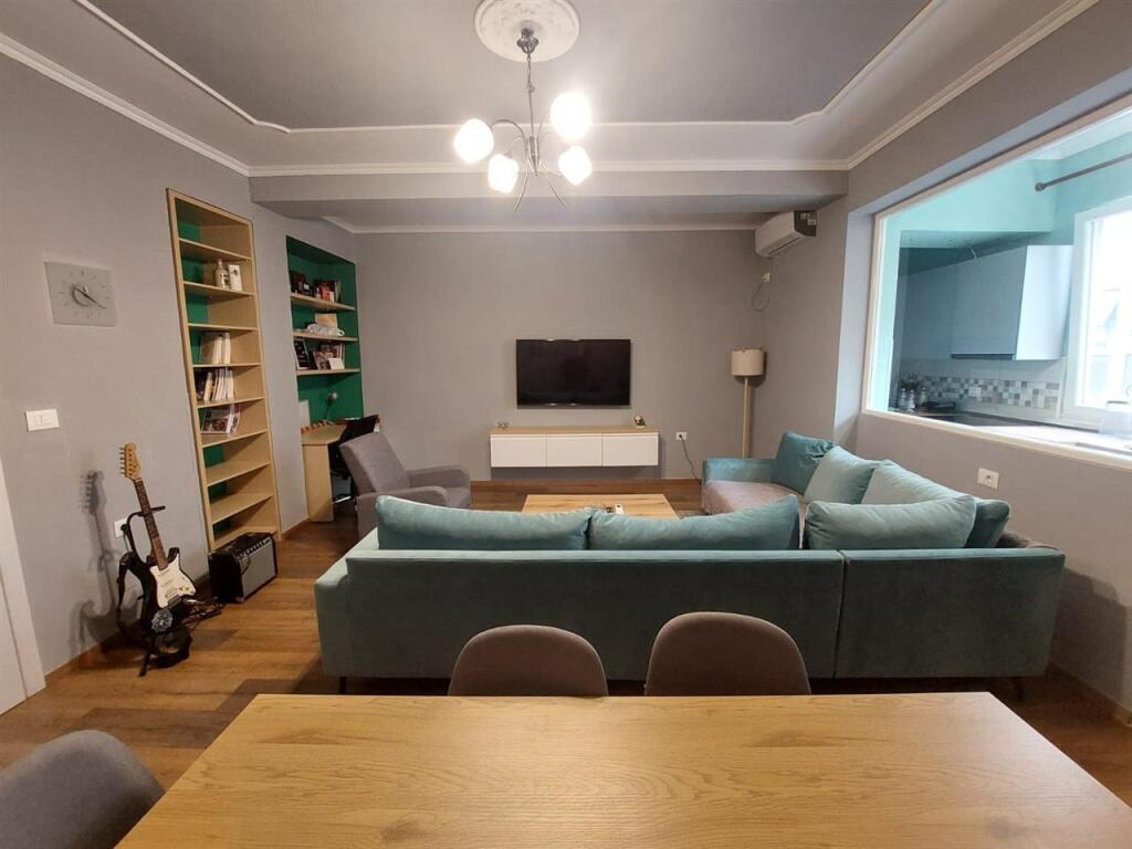 A 3-story house is for rent near the ballet school.