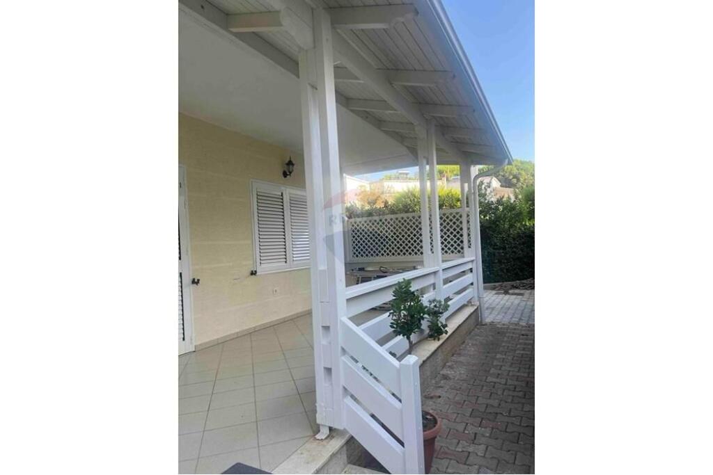 Apartament 2+1, Kompleksi Lura, Gjiri i Lalezit.
