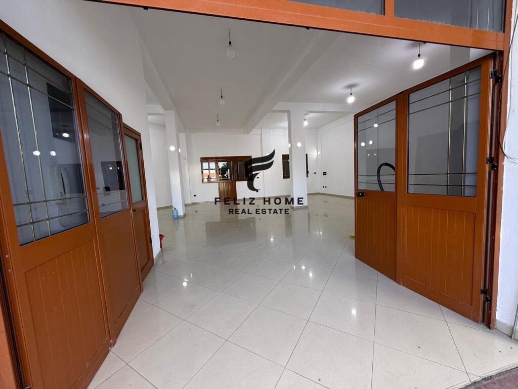 AMBIENT BIZNESI ME QERA 110 M2 FARKE 800 EURO