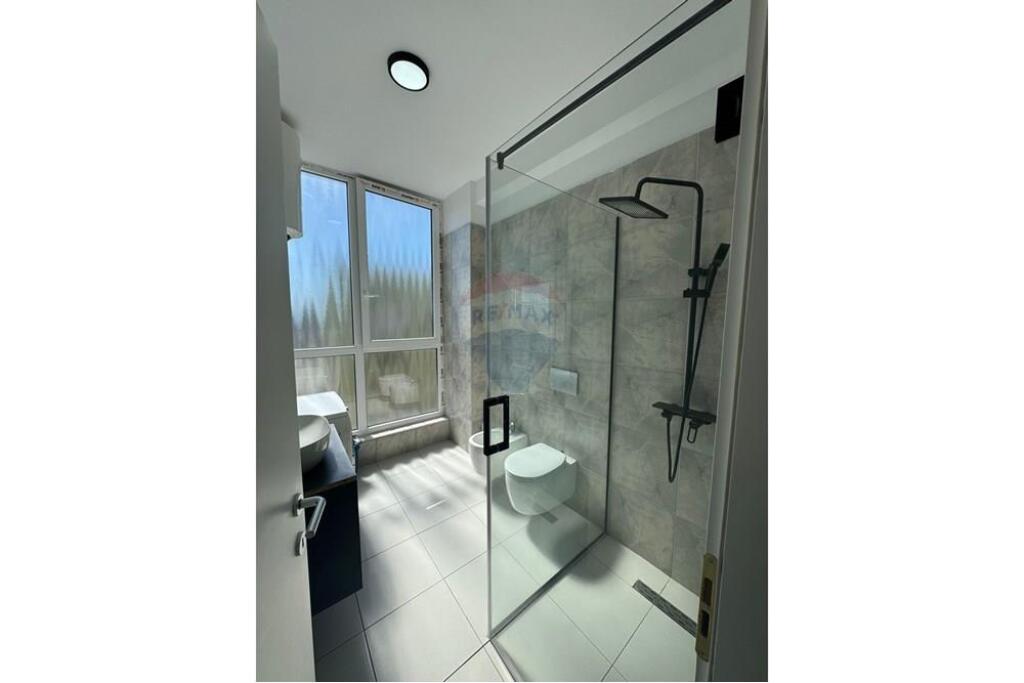 A 1+1 apartment is offered for rent.