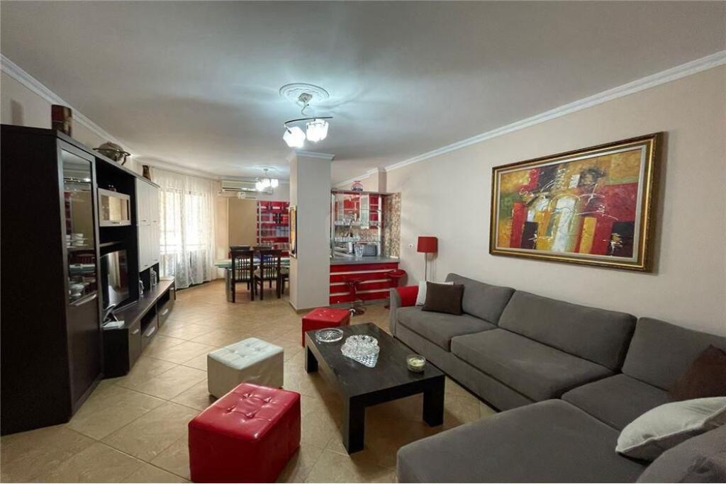 2+1 apartment for rent at Rrotondo, Astir
