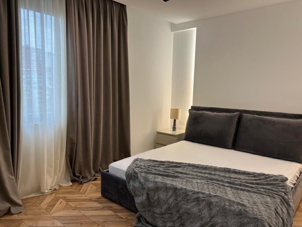 apartament 2+1+2 me qira tek Radisoni liqeni i THATE