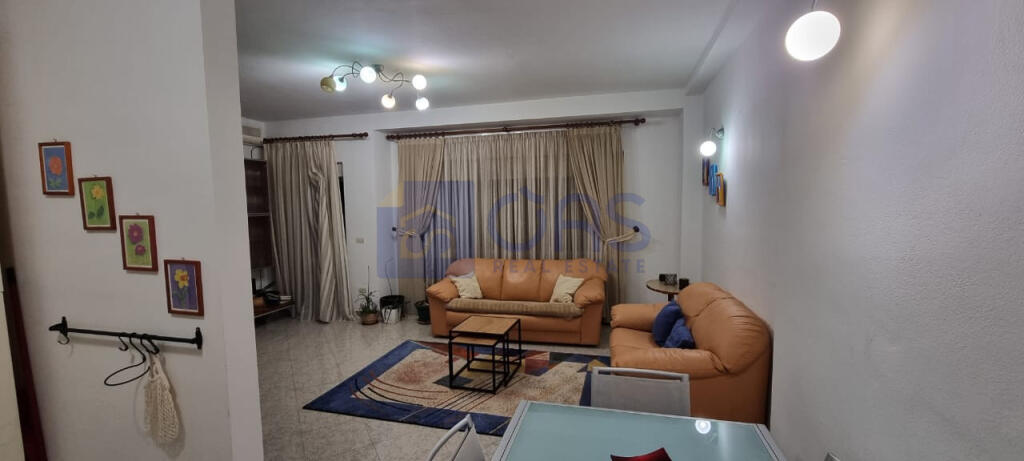 A 1+1 apartment is for rent at Pazari i Ri for 700 euros.