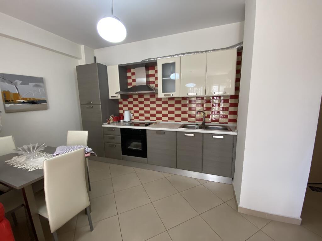 Apartament 2+1 me qira tek Globe