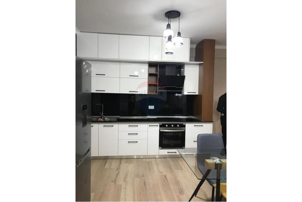 1+1 apartment for rent, Paris Commune!