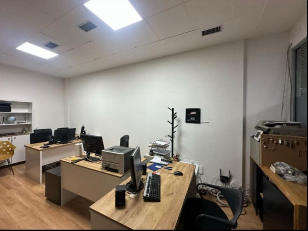 Ufficio in affitto in Via Kavajë (ID BZ2610) Tirana
